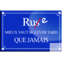 Rue mieux vaut se lever tard que jamais