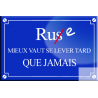 Rue mieux vaut se lever tard que jamais