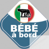 bébé à bord gars d'origine Italienne