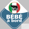 bébé à bord gars d'origine Italienne