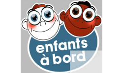 enfants à bord gars mixtes