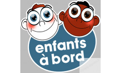 enfants à bord gars mixtes