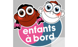 enfants à bord fille et gars